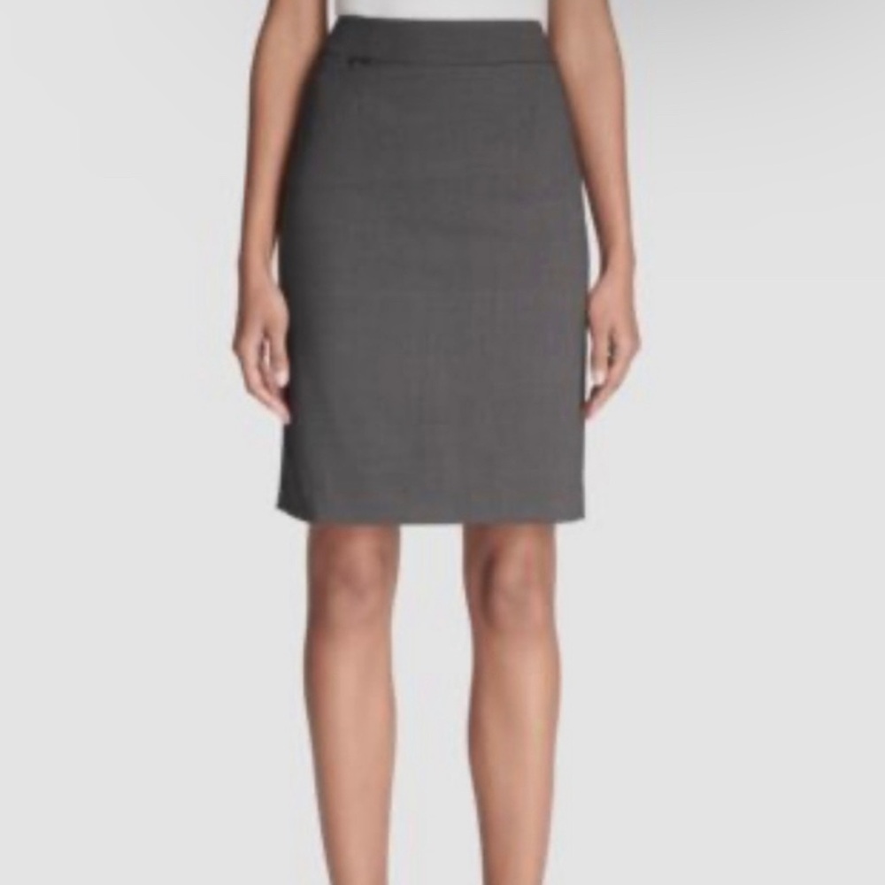 escada grey wool pencil business skirt size 36 (fits like a small)